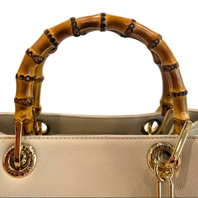 Borsa a mano color avorio con manico in bambù