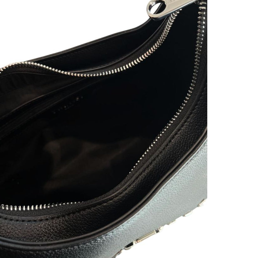 Borsa a spalla nera con borchie quadrate argentate