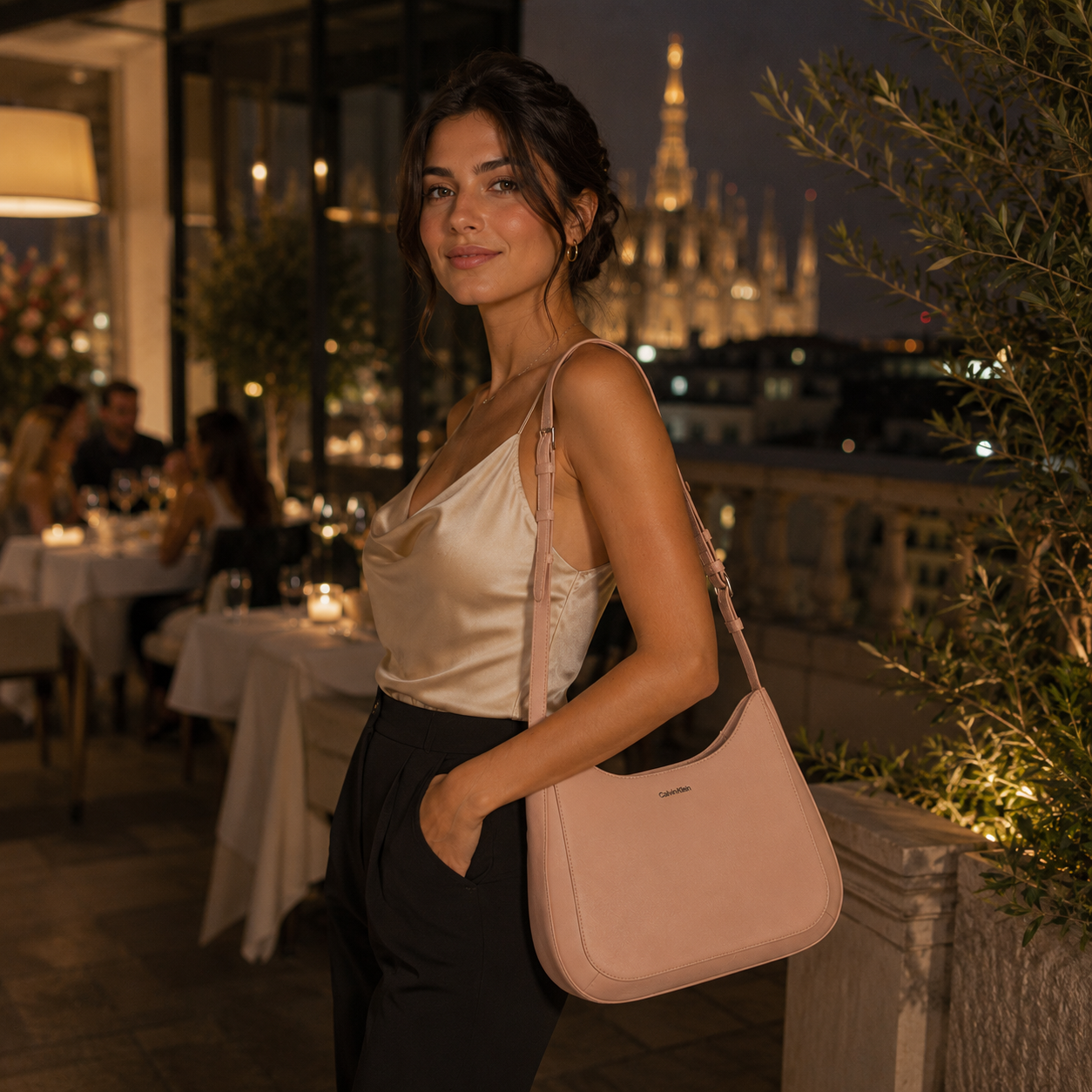 Borsa a Spalla Rosa Cipria dal Design Minimalista