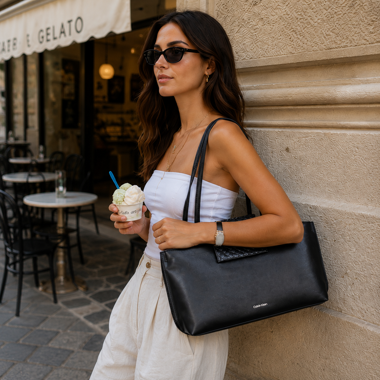 Borsa a Mano Nera con Patta Intrecciata