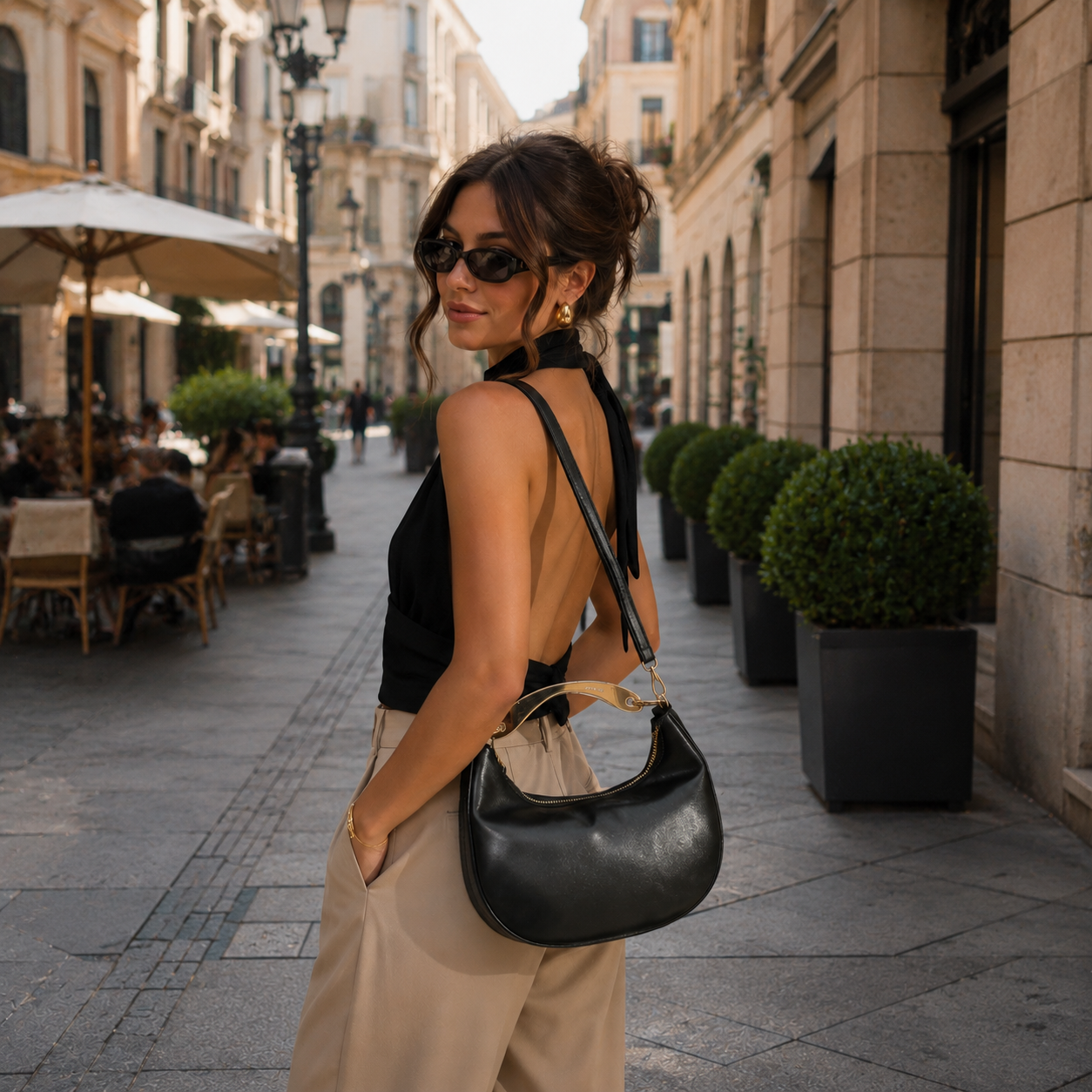 Borsa a spalla nera lucida