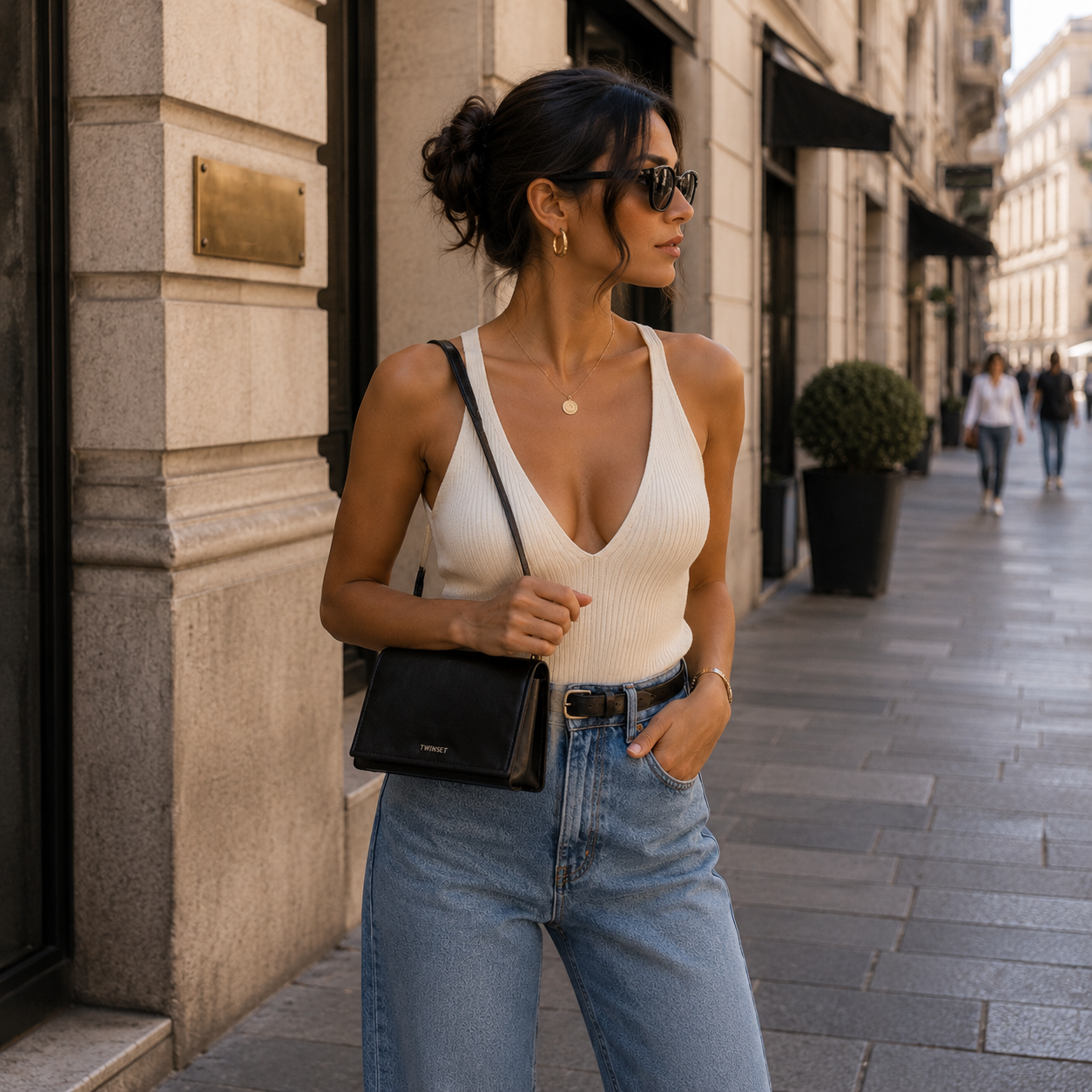 Borsa a mano nera liscia con logo argento