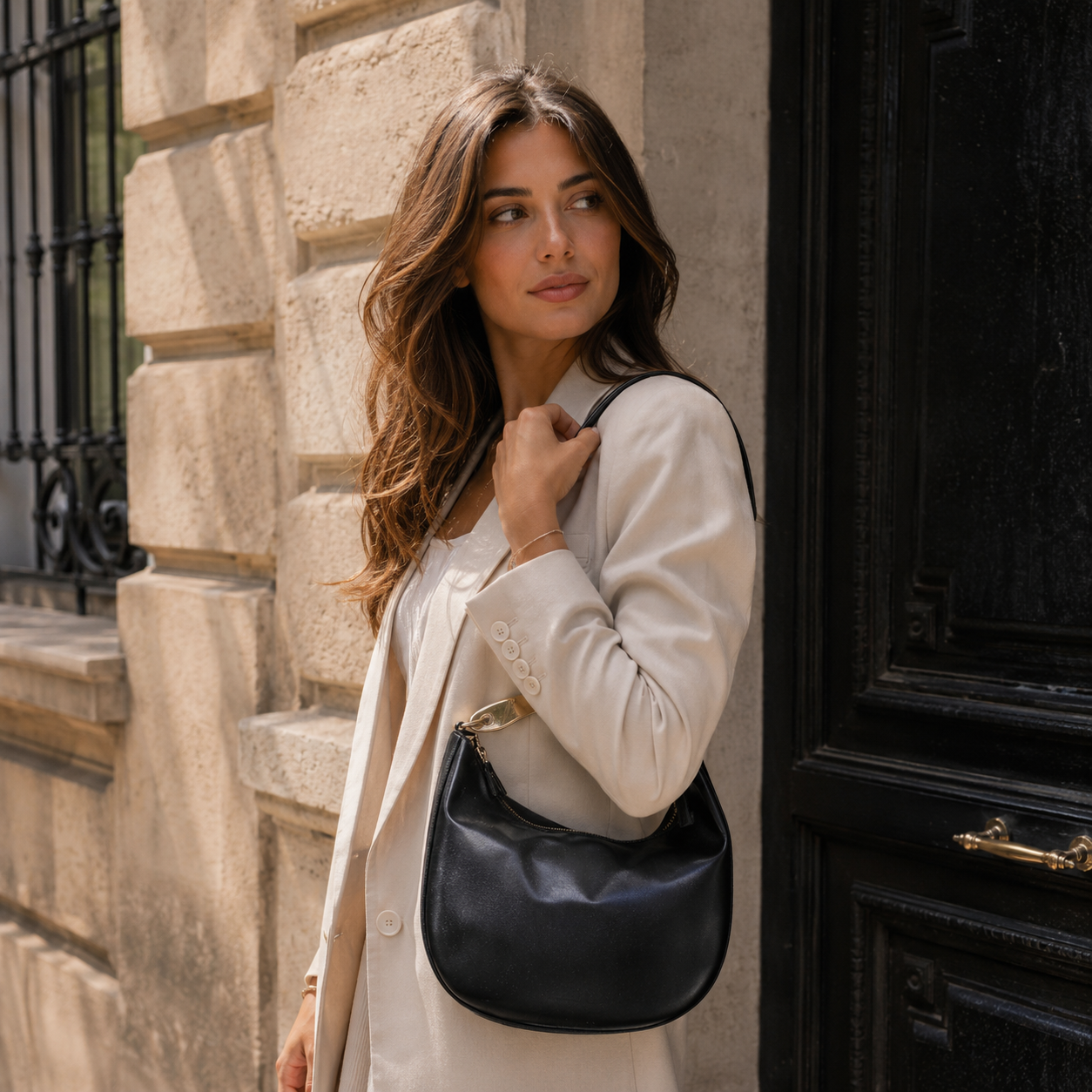 Borsa a spalla nera lucida
