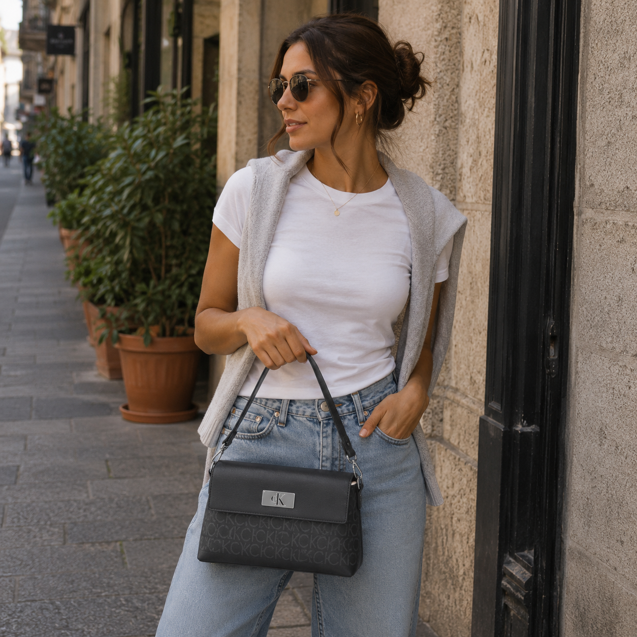 Borsa a Tracolla & Spalla Grigia con Motivo Monogramma 