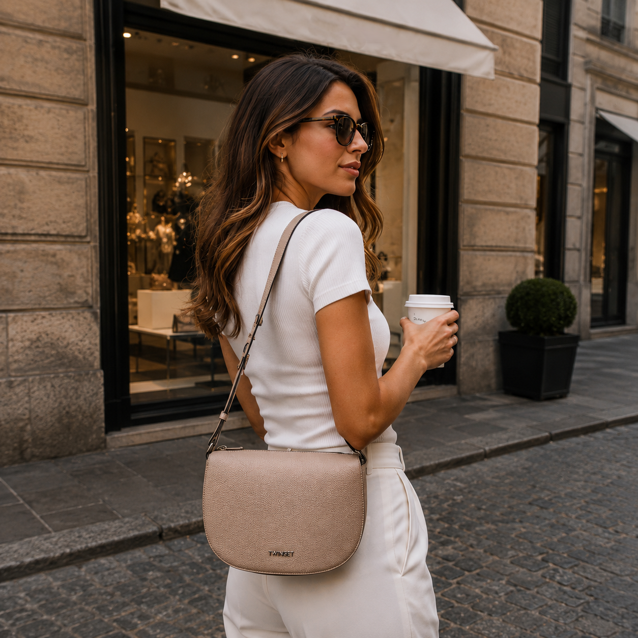 Borsa a spalla color rosa antico con logo argento